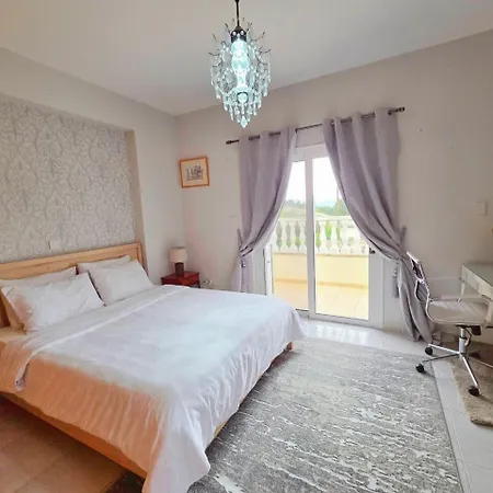 Letymvou Terrace Couette-café 3*